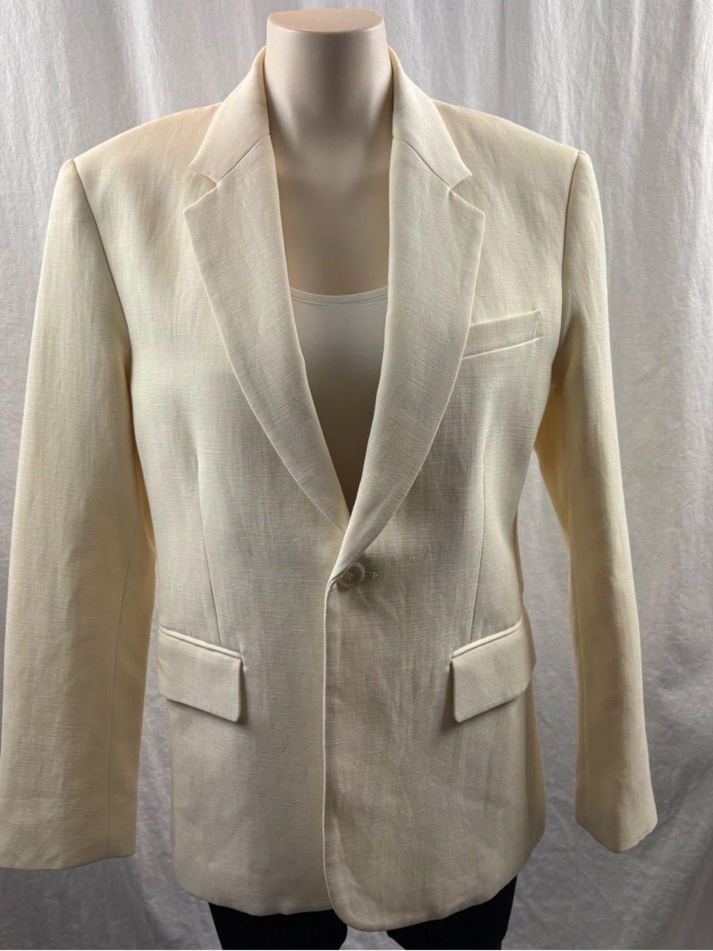 Nili Lotan's 'Francoise' oversized blazer in Ivory 2 - Picture 5 of 14